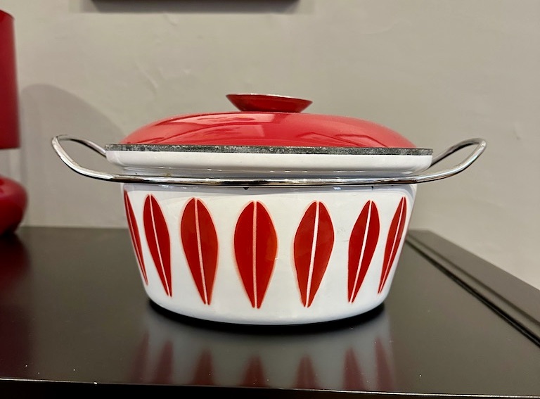 Vintage Cathrineholm Dutch Oven 8.5″ w/ Red Lotus Pattern