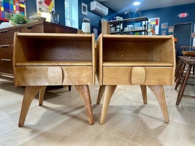 Pair of Heywood Wakefield 'Kohinoor' Nightstands