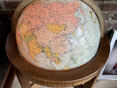 Accessories / Rugs / Art