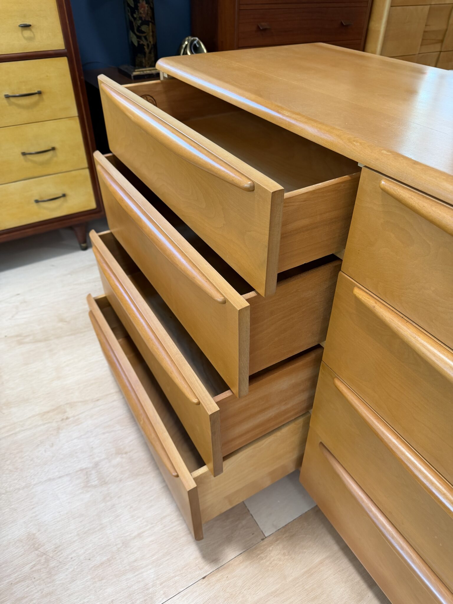 Heywood Wakefield 'Encore' Double Dresser Model M524 - Image 11