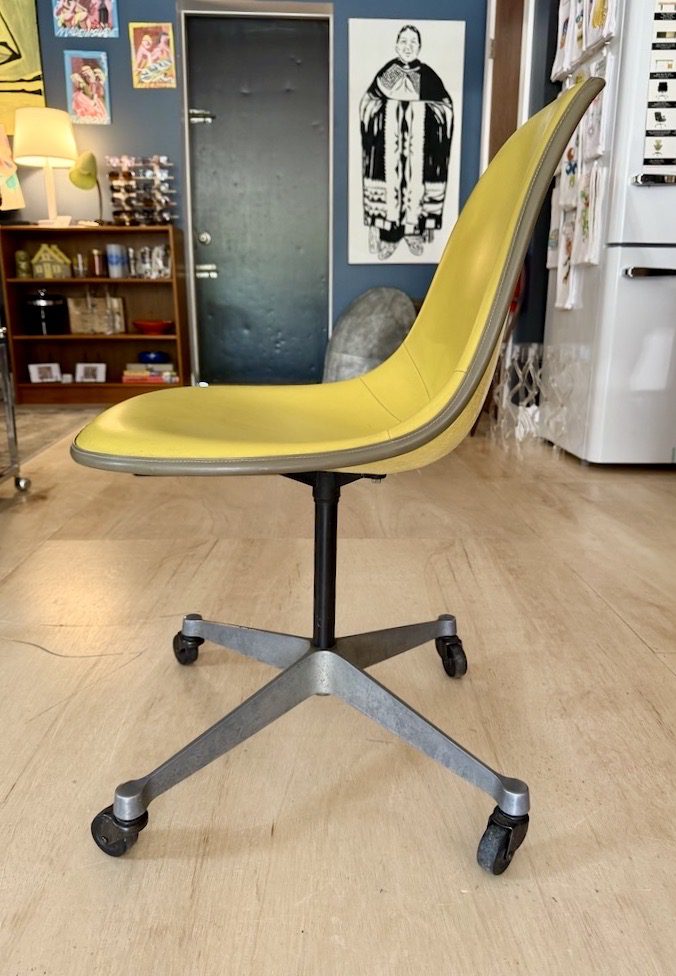 Vintage Eames Rolling Swivel Shell Chair with Vinyl Upholstery - Image 2