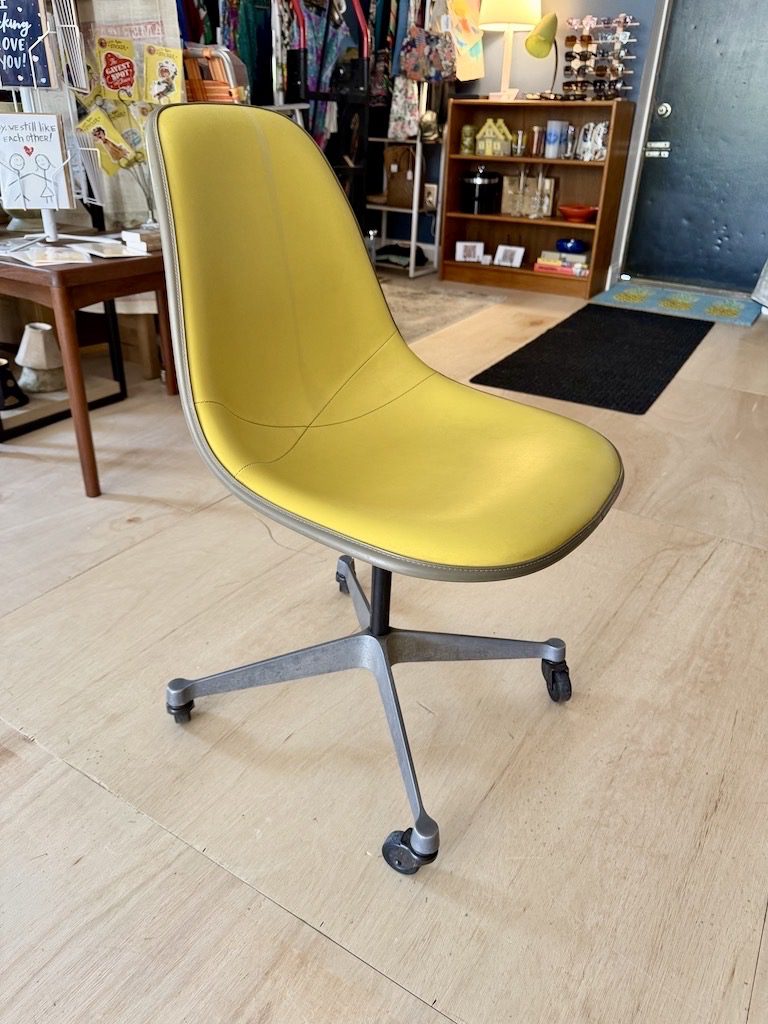 Vintage Eames Rolling Swivel Shell Chair with Vinyl Upholstery - Image 4