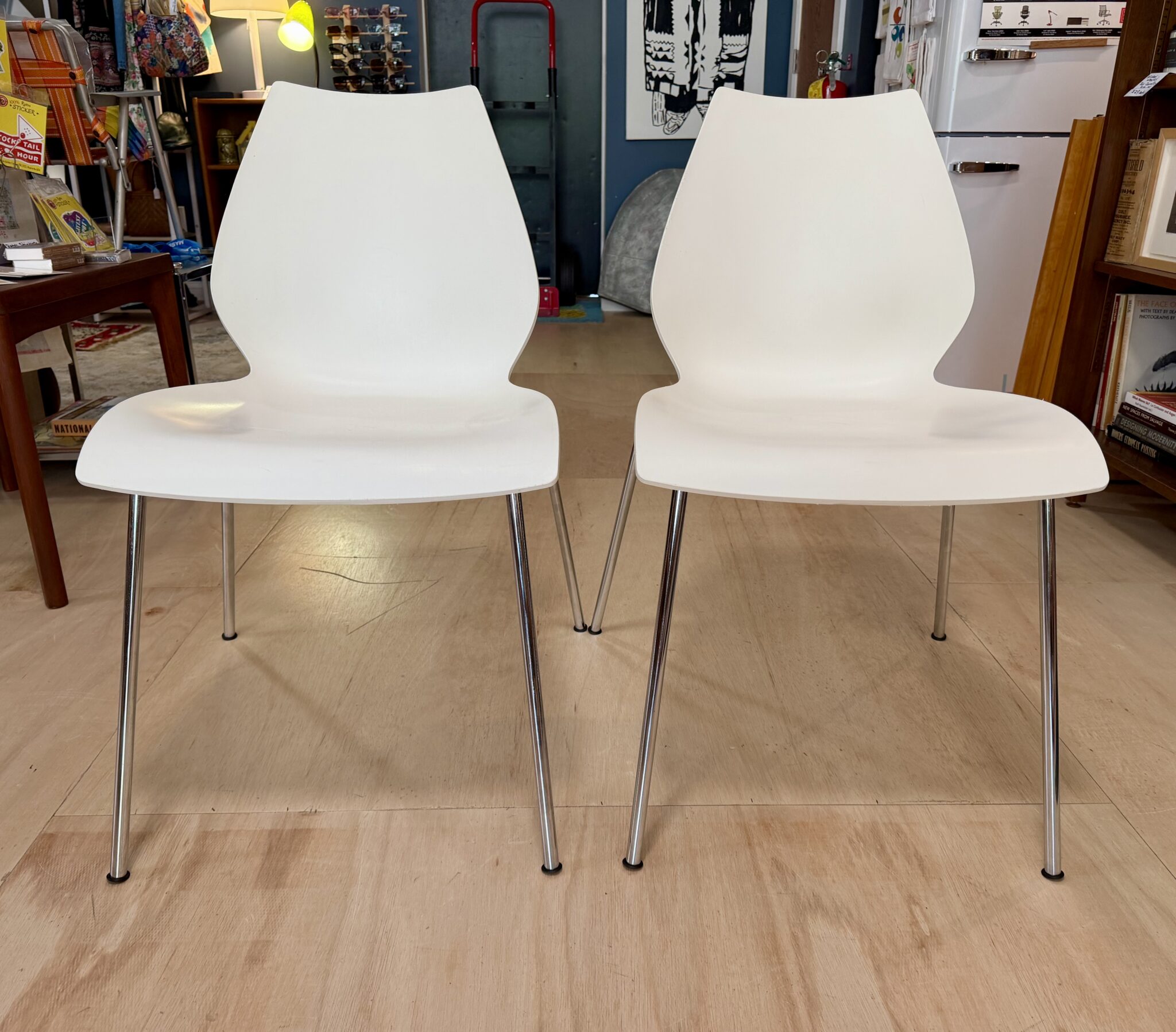 Pair of Cartel 'Maui' Chairs by Vico Magistretti - Image 11