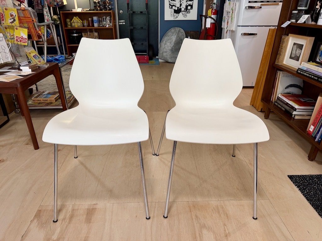 Pair of Cartel 'Maui' Chairs by Vico Magistretti - Image 8