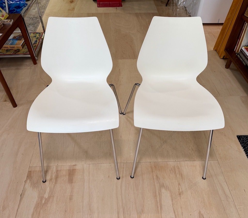Pair of Cartel 'Maui' Chairs by Vico Magistretti - Image 6