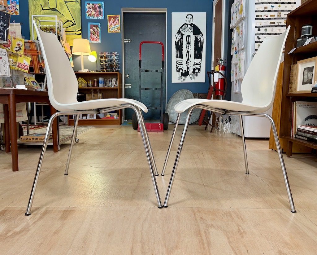 Pair of Cartel 'Maui' Chairs by Vico Magistretti - Image 4