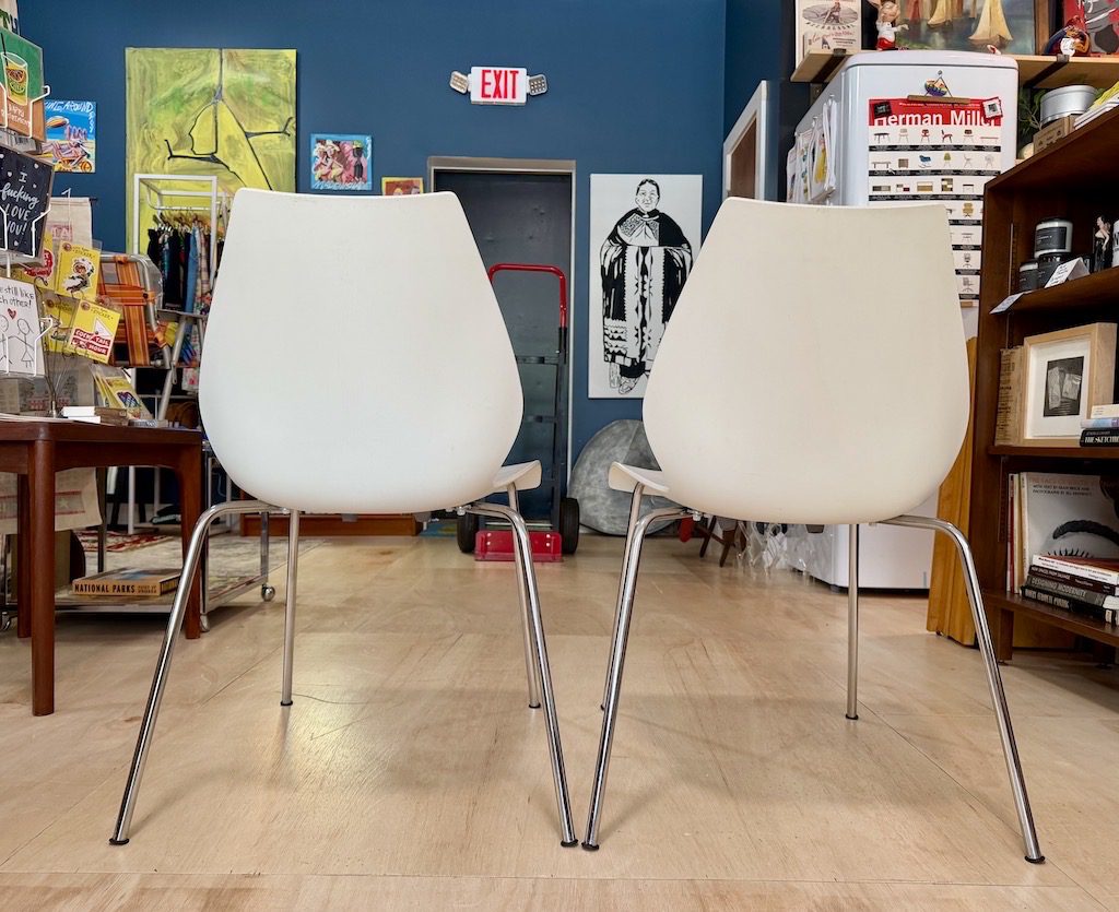 Pair of Cartel 'Maui' Chairs by Vico Magistretti - Image 5