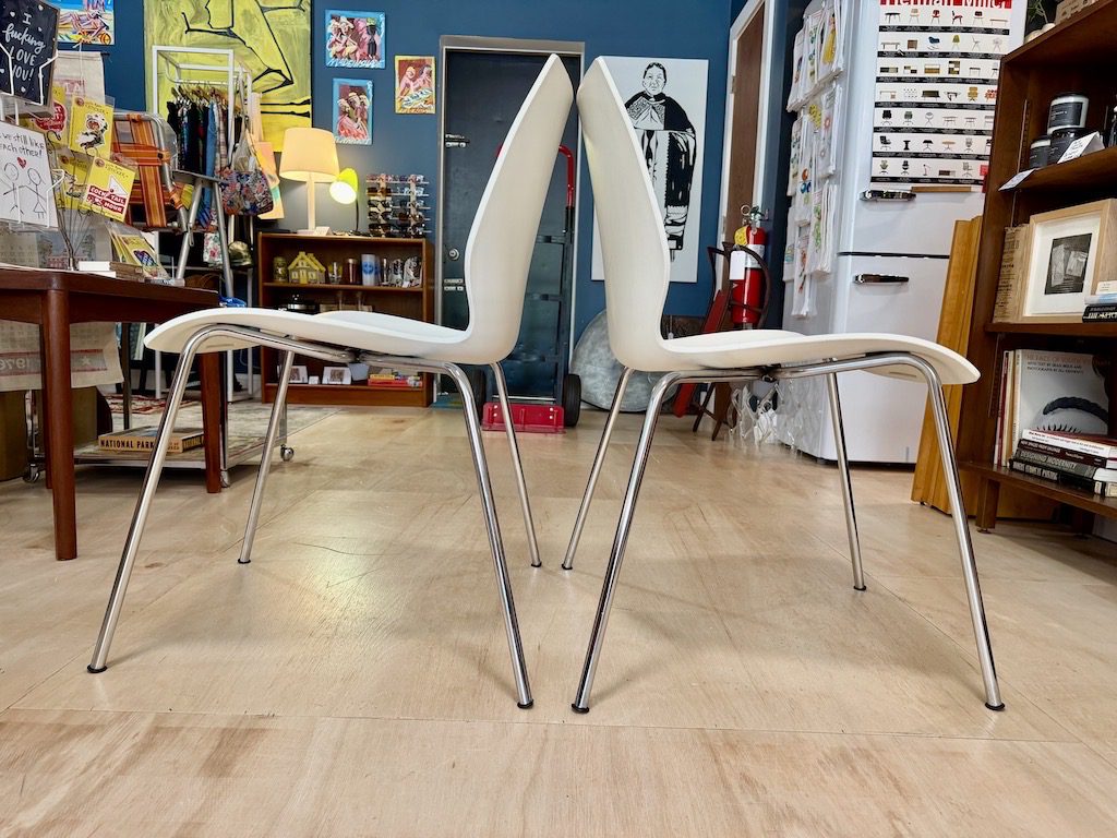 Pair of Cartel 'Maui' Chairs by Vico Magistretti - Image 3