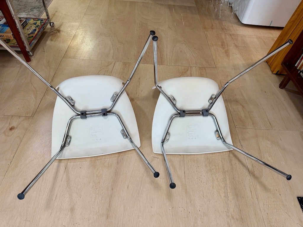 Pair of Cartel 'Maui' Chairs by Vico Magistretti - Image 12
